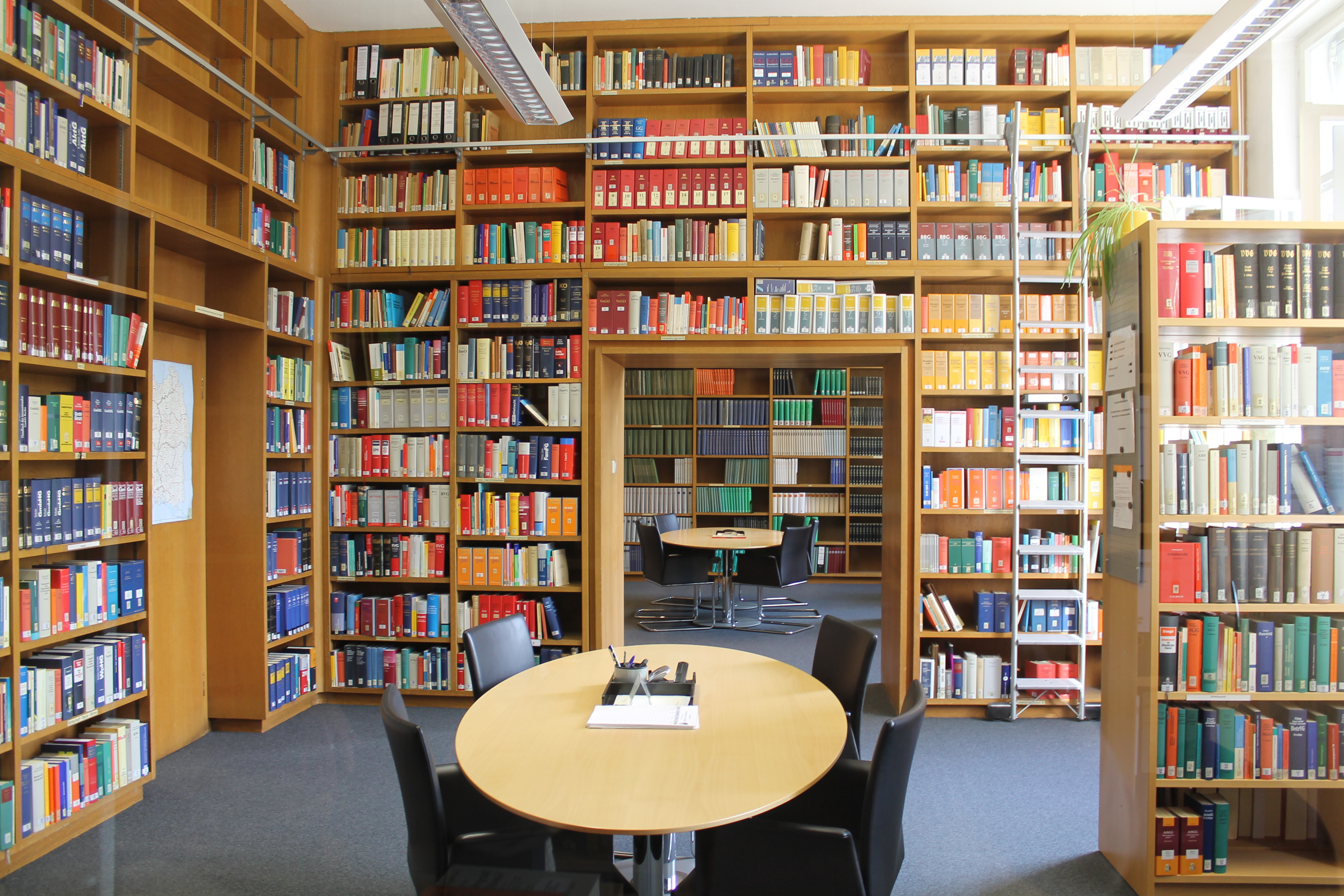 Blick in die Bibliothek des Oberlandesgerichts